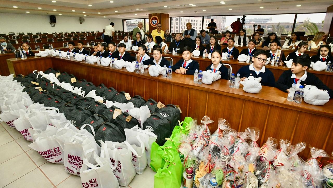 Reciben a hijas e hijos de trabajadores en la excursión educativa “Caminos de la Insurgencia”