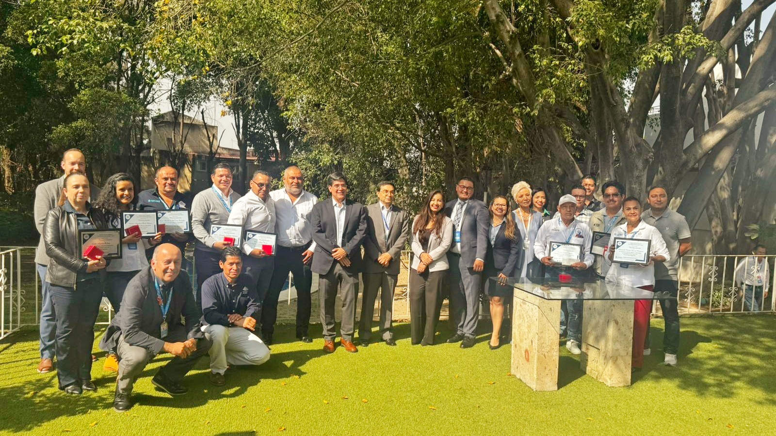 CEA Jalisco reconoce trayectoria de trabajadores con hasta 25 años de servicio